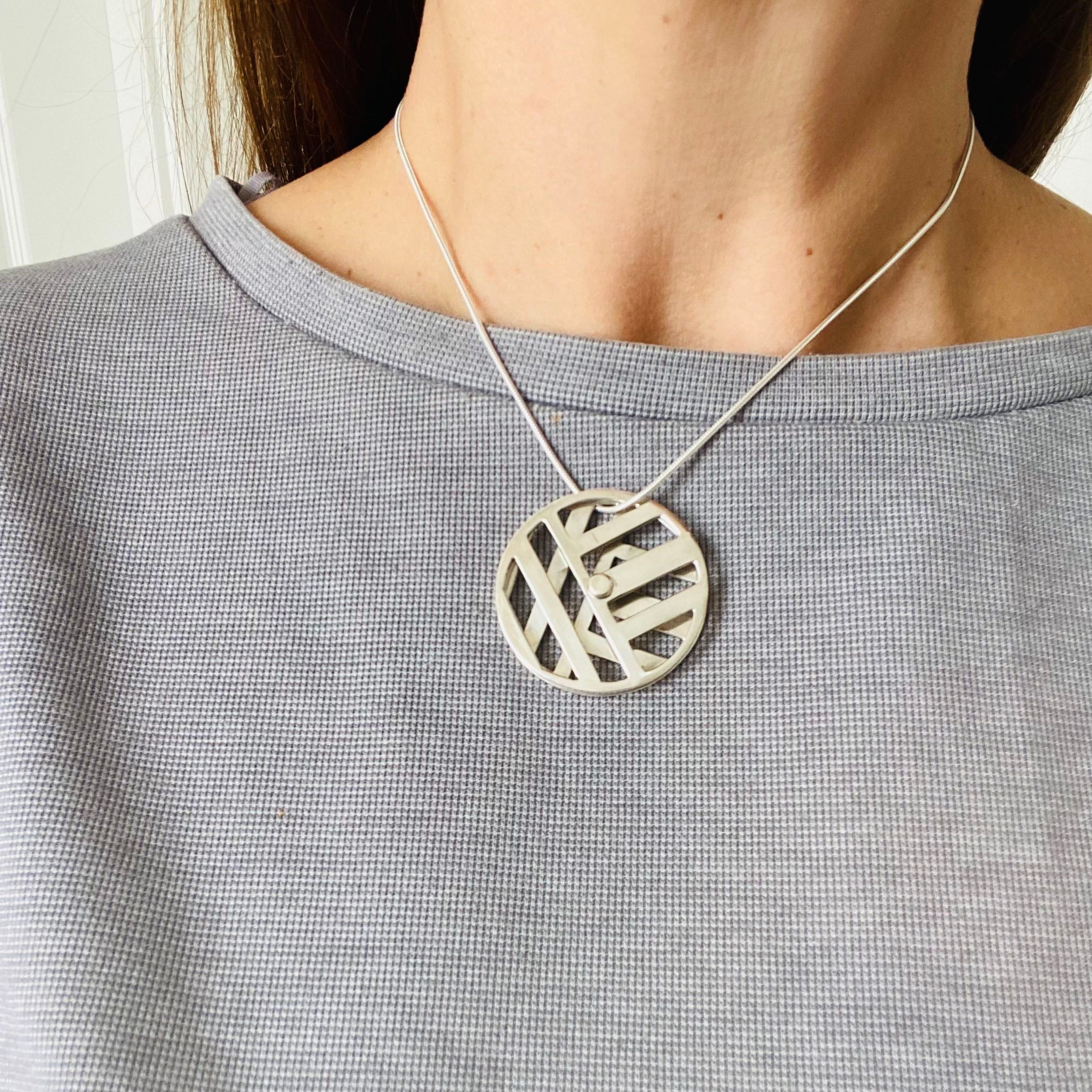 Silver Spinning Pendant – Vanessa Ree